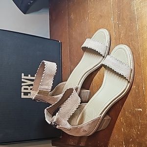 Frye blush suede "Brielle" scallop edge back zip sandals size 7